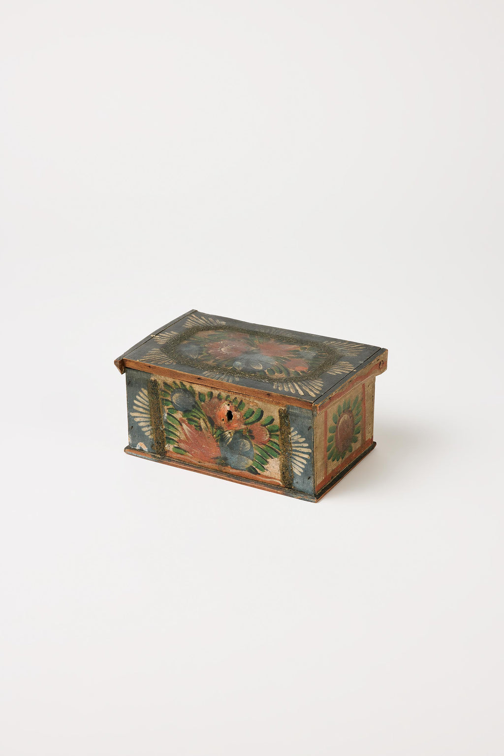 Alpine Folk Objects | Jewelry Box with red and blue flowers – mid 19th C.