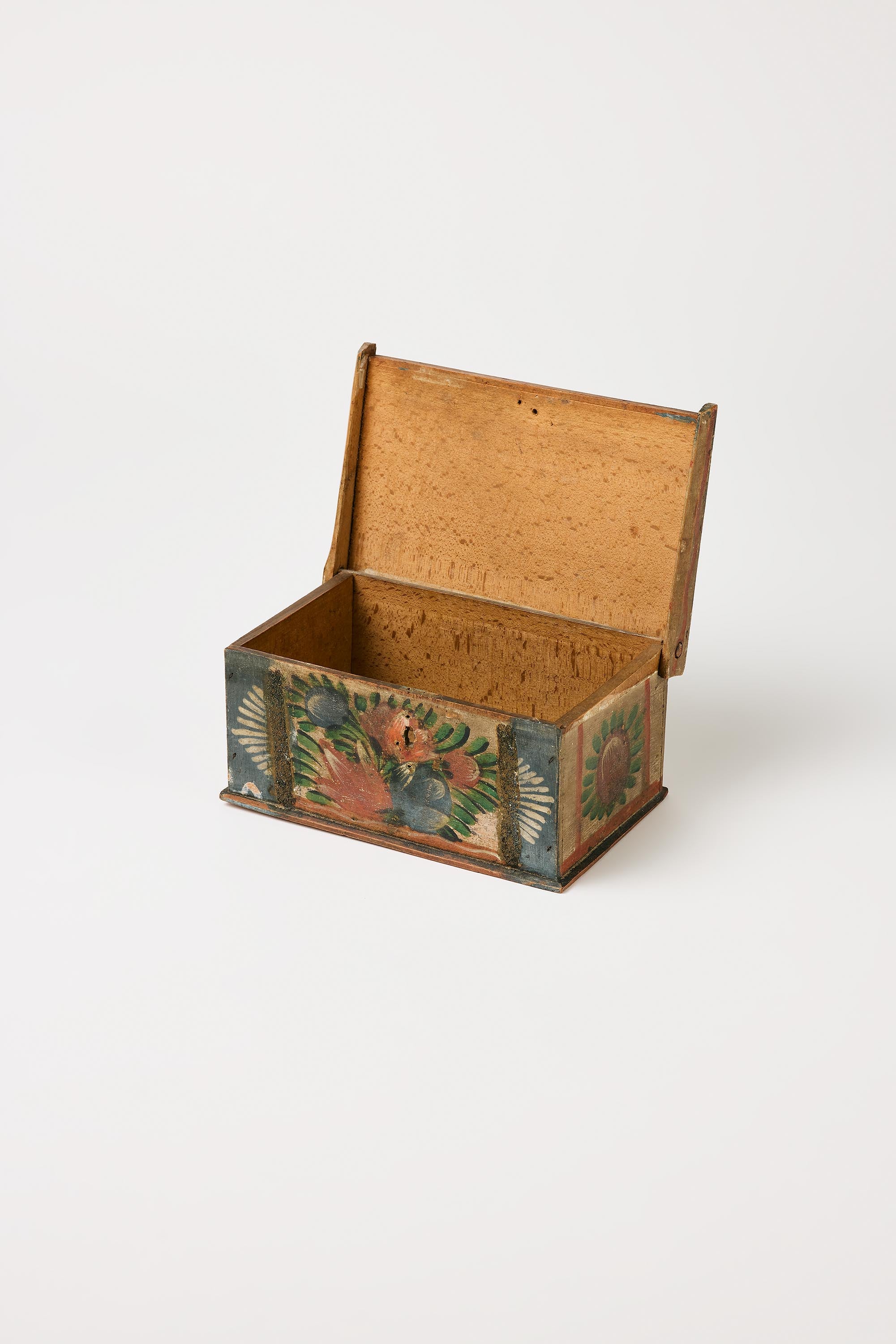 Alpine Folk Objects | Jewelry Box with red and blue flowers – mid 19th C.