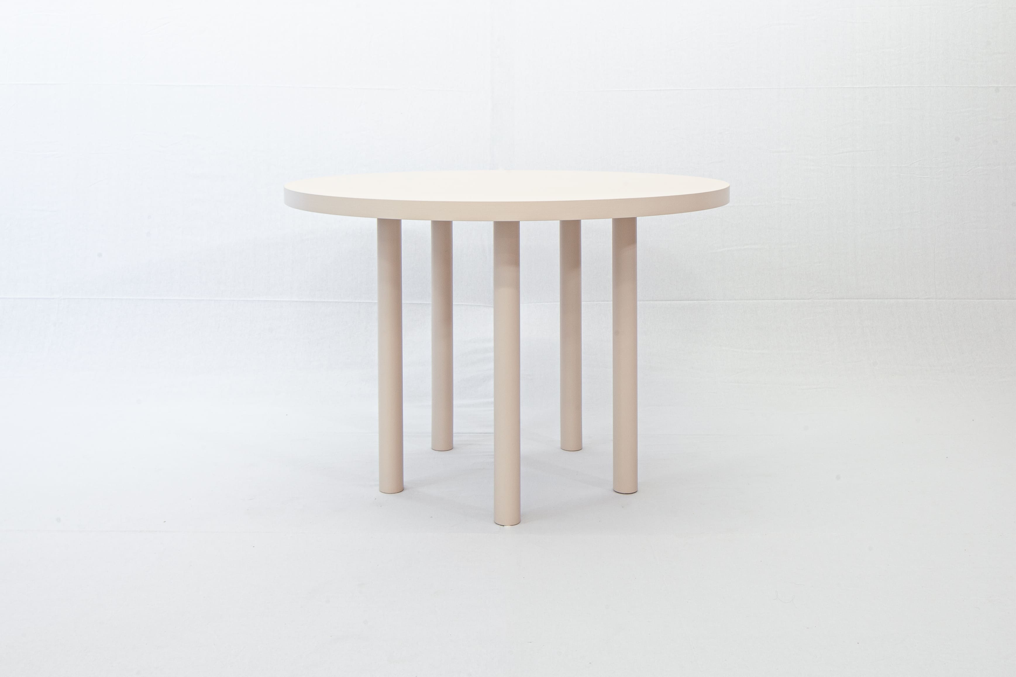 B4 Möbel | Table round – 90cm diameter – Orange Blast 