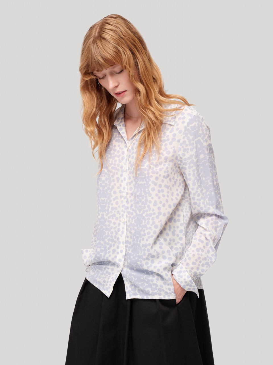 enSoie | Maxi Crepe de Chine Blouse Leo Print Lt. Blue