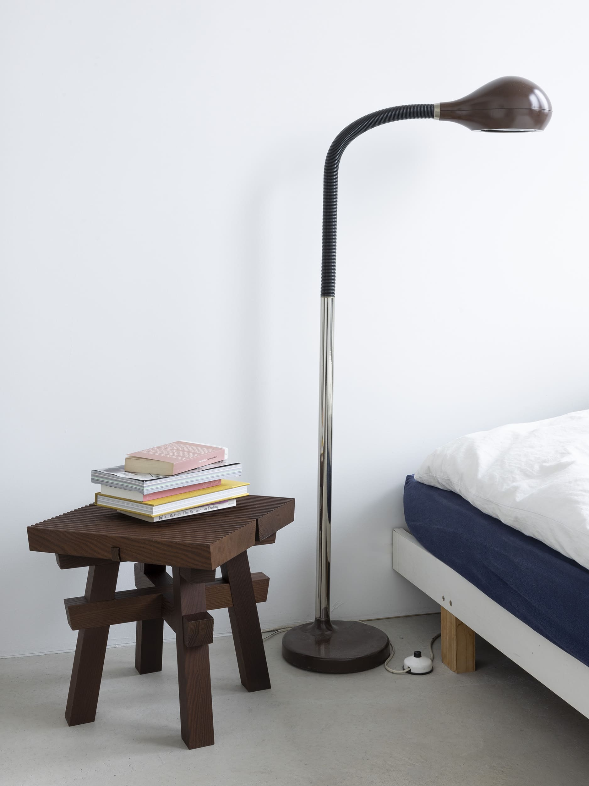 H&dM Objects | Hong Kong Stool Walnuss lackiert