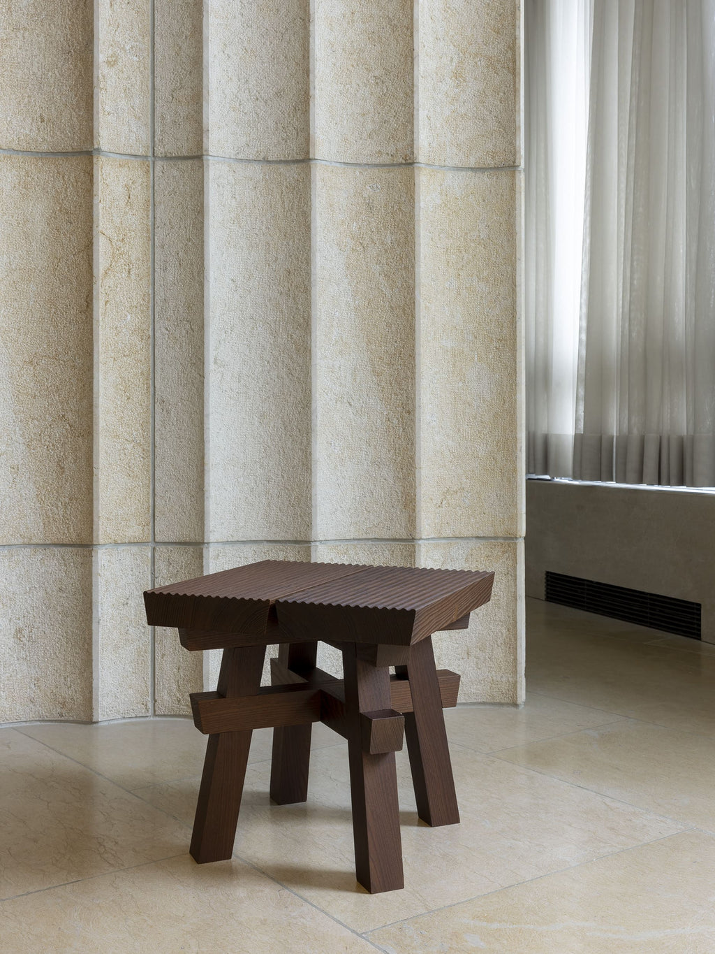 H&dM Objects | Hong Kong Stool Walnuss lackiert