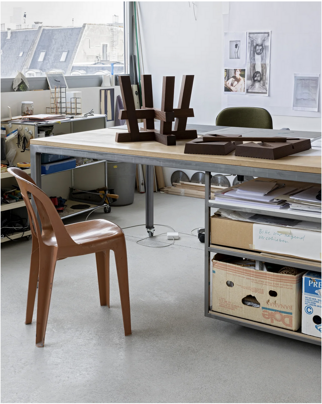 H&dM Objects | Hong Kong Stool Walnuss lackiert