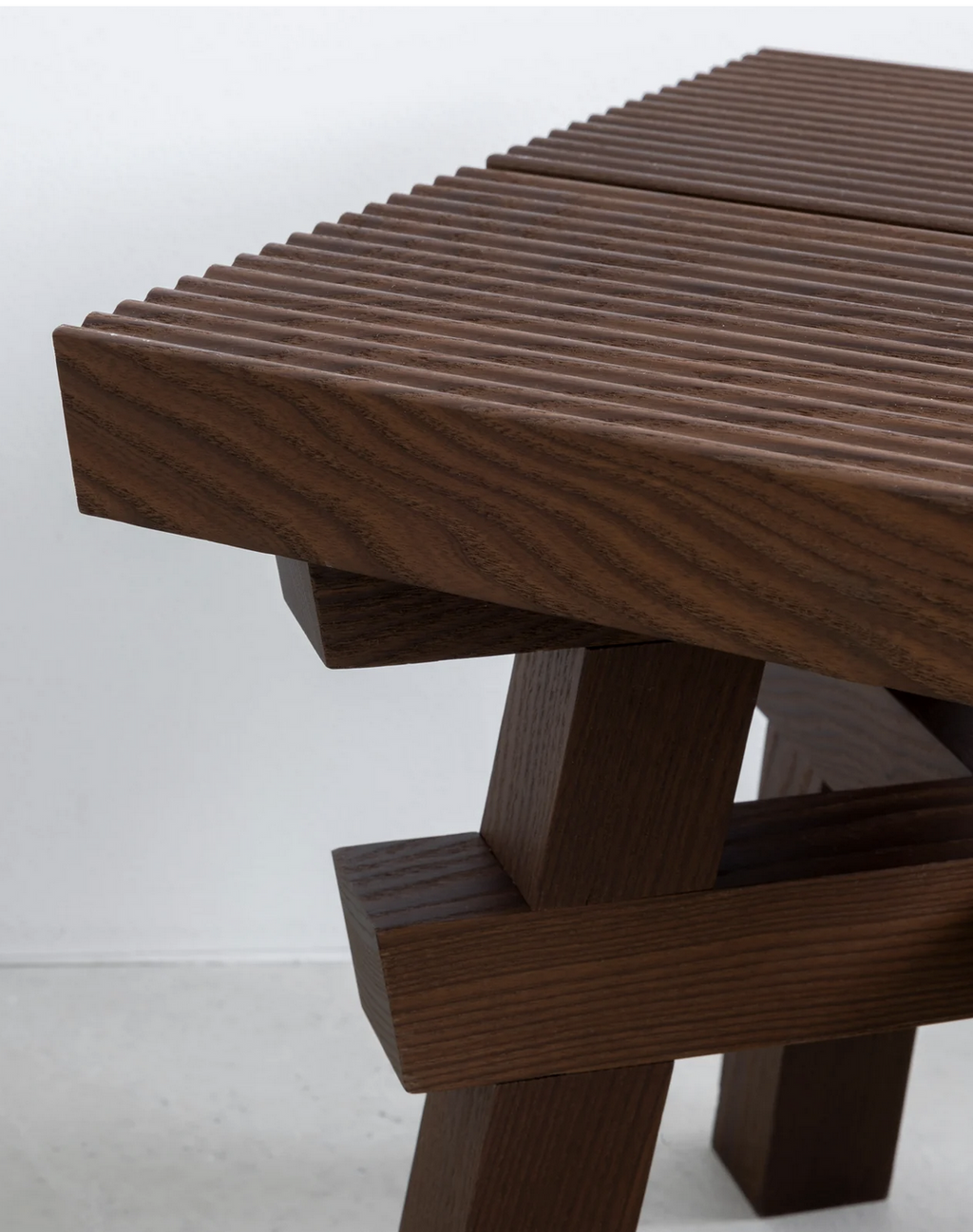 H&dM Objects | Hong Kong Stool Walnuss lackiert