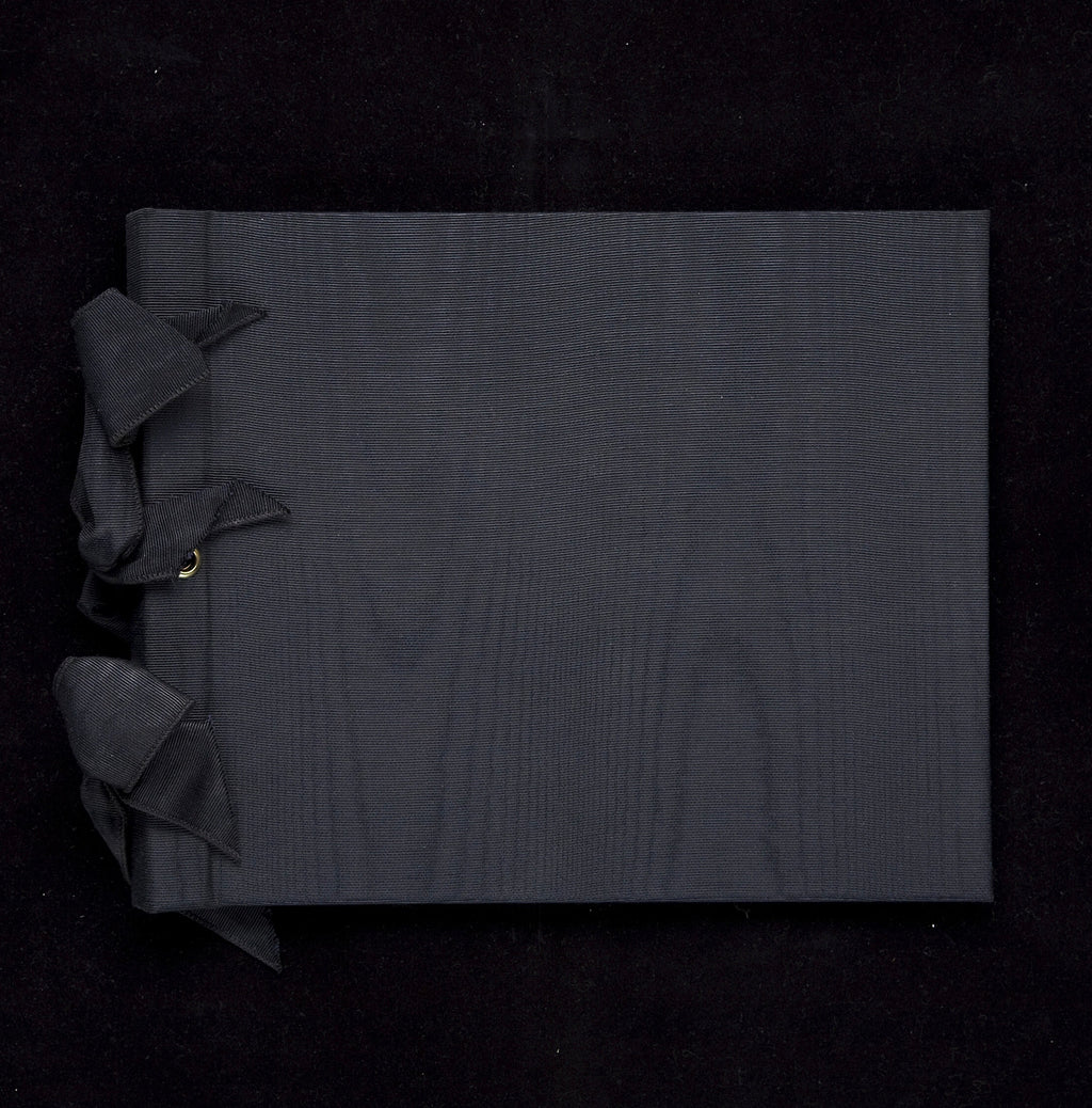 Karen Kilimnik – Kirschgarten (black)