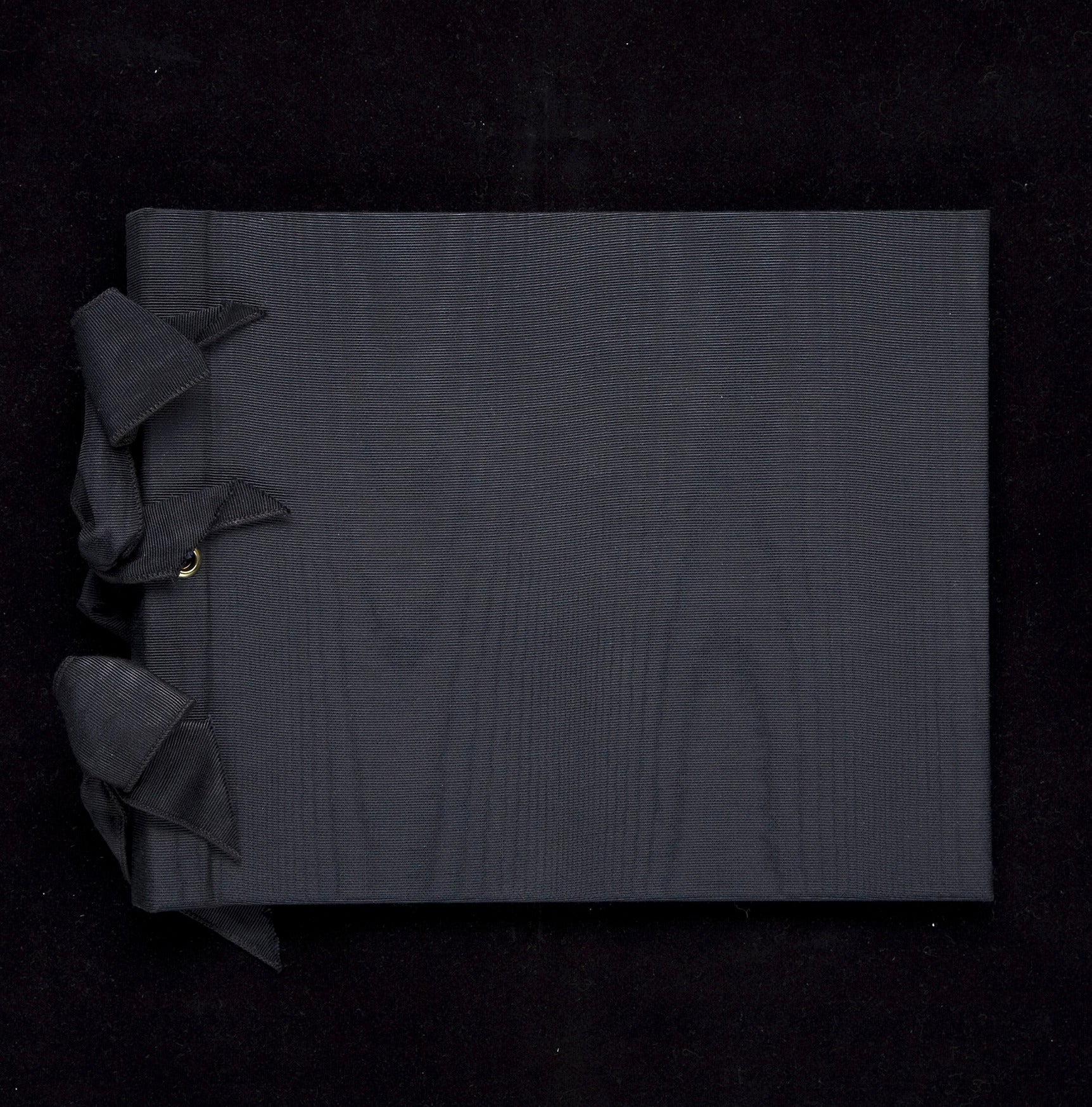 Karen Kilimnik – Kirschgarten (black)