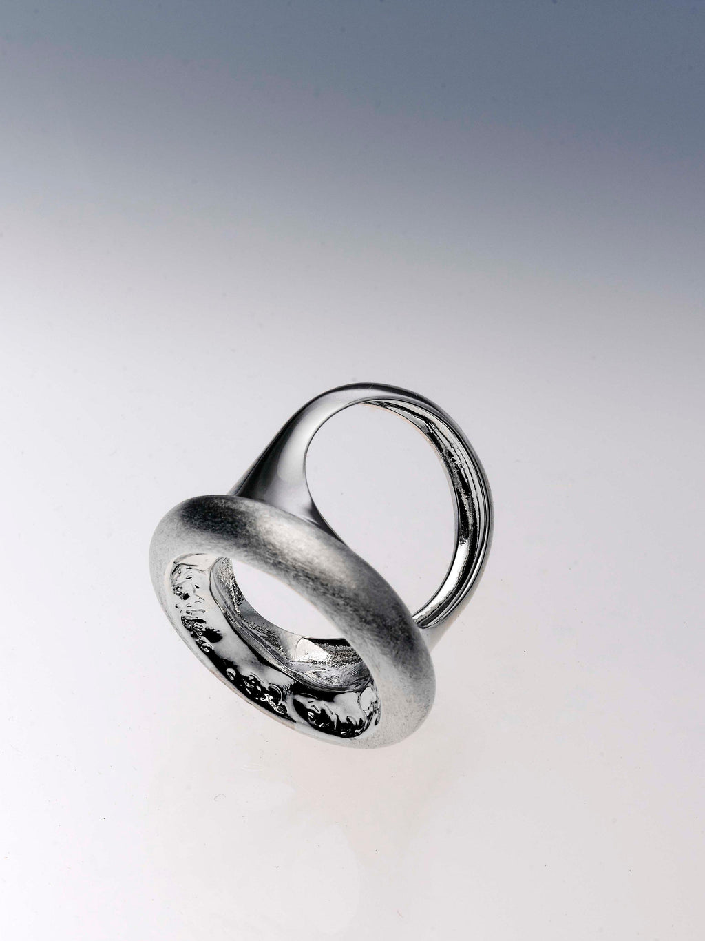 Yan Jiang Studio | Broken Edge - Donut Ring